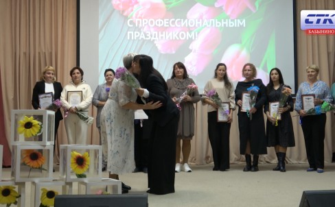 В Бабынино тепло поздравили работников сферы образования